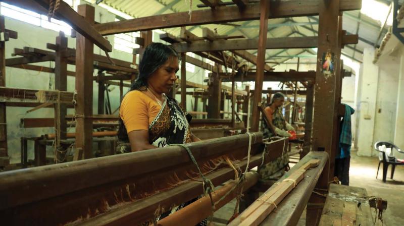 The US-based World Malayalee Council is placing bulk orders to source 3,000 to 5,000 gift hampers including traditional handloom mundus.