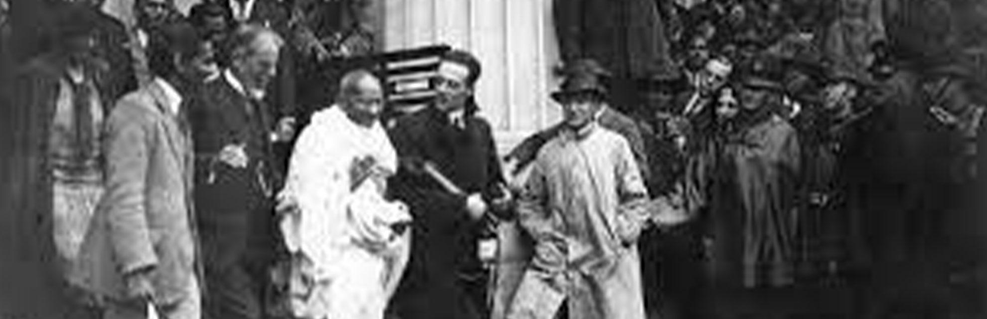 Mahatma Gandhi Vs Winston Churchill