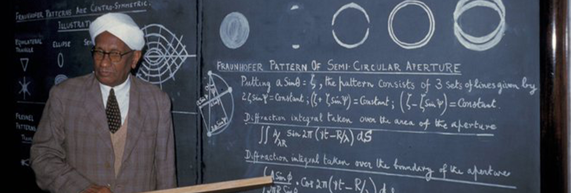 The official handle of World Physics in history recently posted a photograph of Dr. C.V Raman teaching diffraction. The Indian theoretical physicist who was awarded the 1930 Nobel prize in Physics for his works on light scattering, called the 'Raman effect', was the first Asian to receive a Nobel Prize in any sciences.