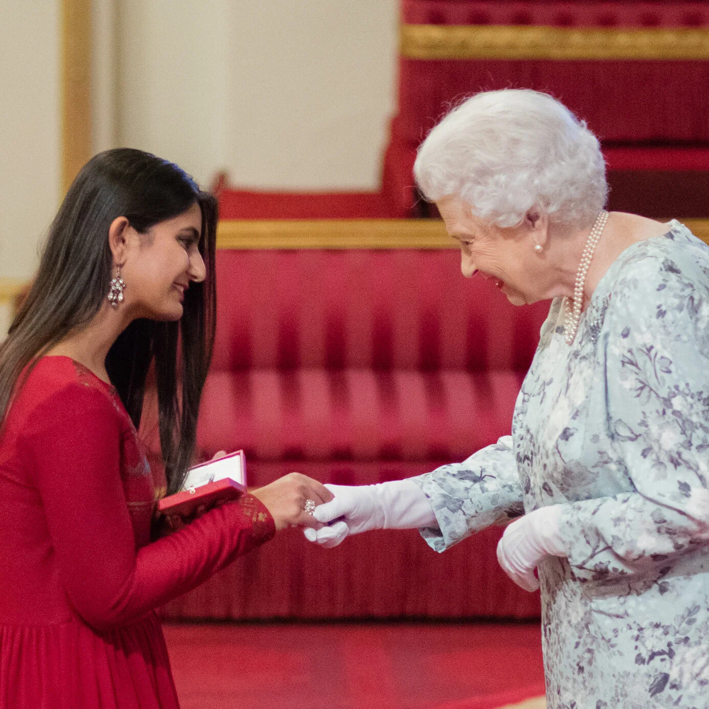 Suhani Jalota with Queen Elizabeth 