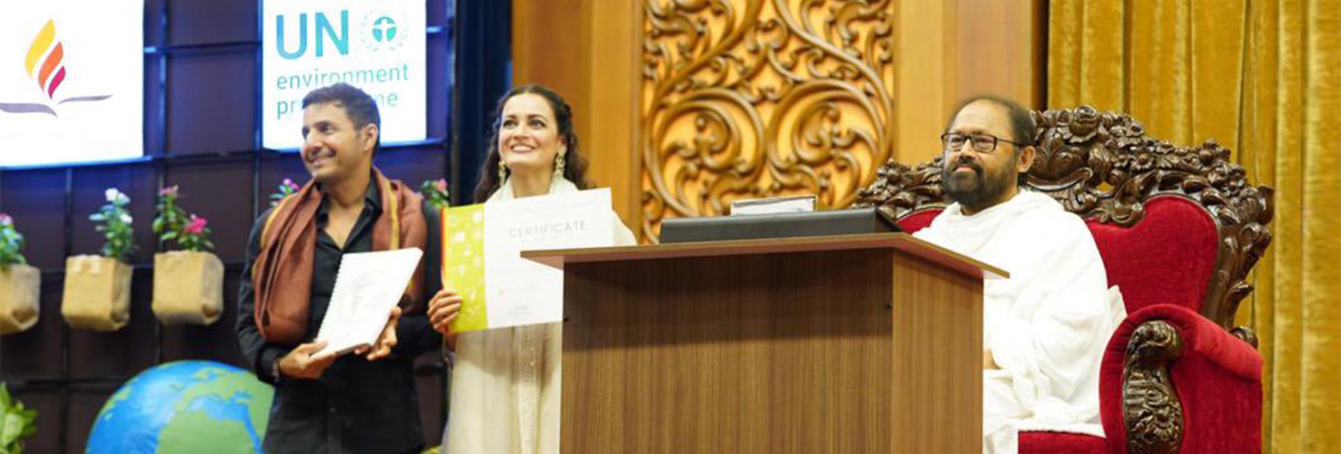 India's young climate change leader, Afroz Shah was recently felicitated by the United Nations Environment Programme. The youngster has been running the "clean beach" programme for several years now, and has organised many cleanup drives.